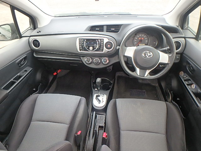 Toyota vitz салон