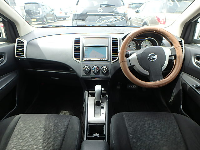Nissan wingroad салон